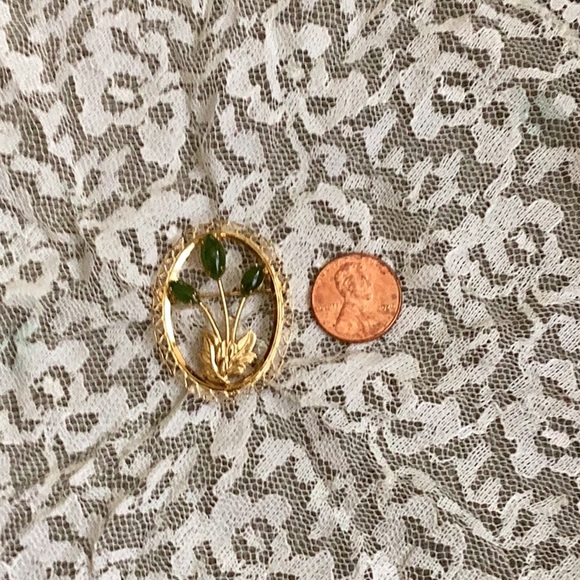 Vintage Gold Filled Brooch with Jade accents - Picture 6 of 6